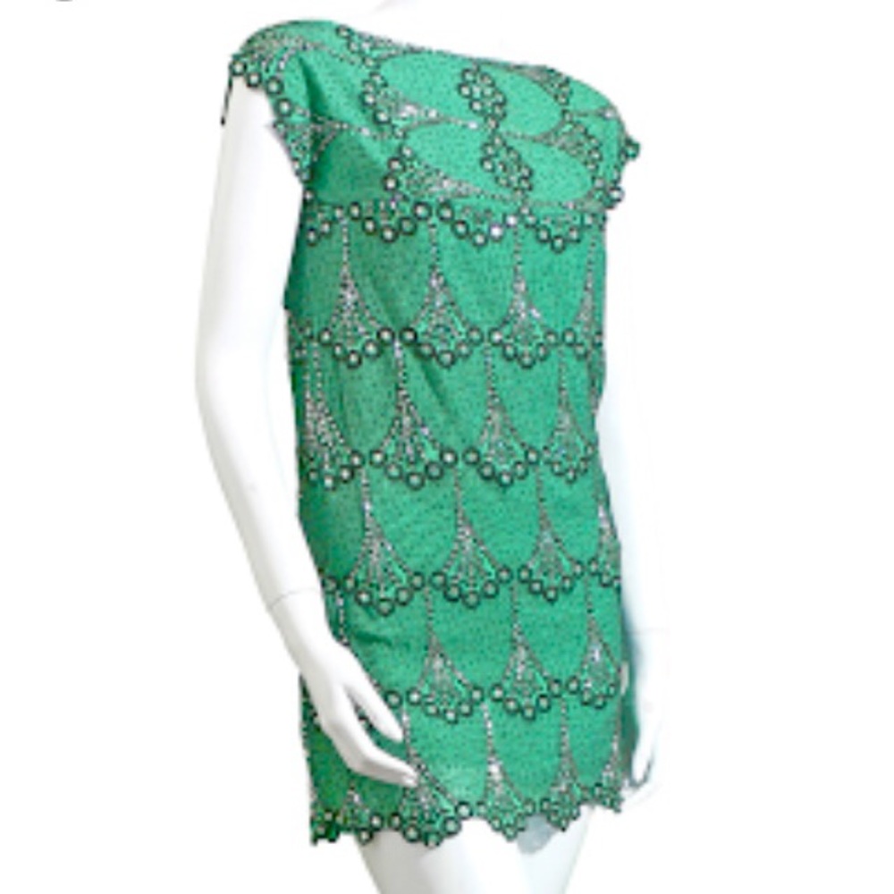 Sheath dress, has such a vintage feel to it.